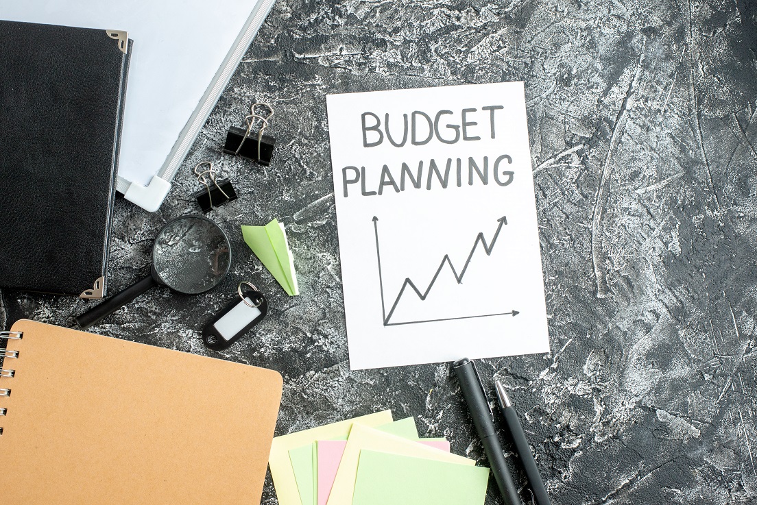Ako použiť zásadu 50/20/30 na vytvorenie rozpočtu a plánovanie výdavkov?